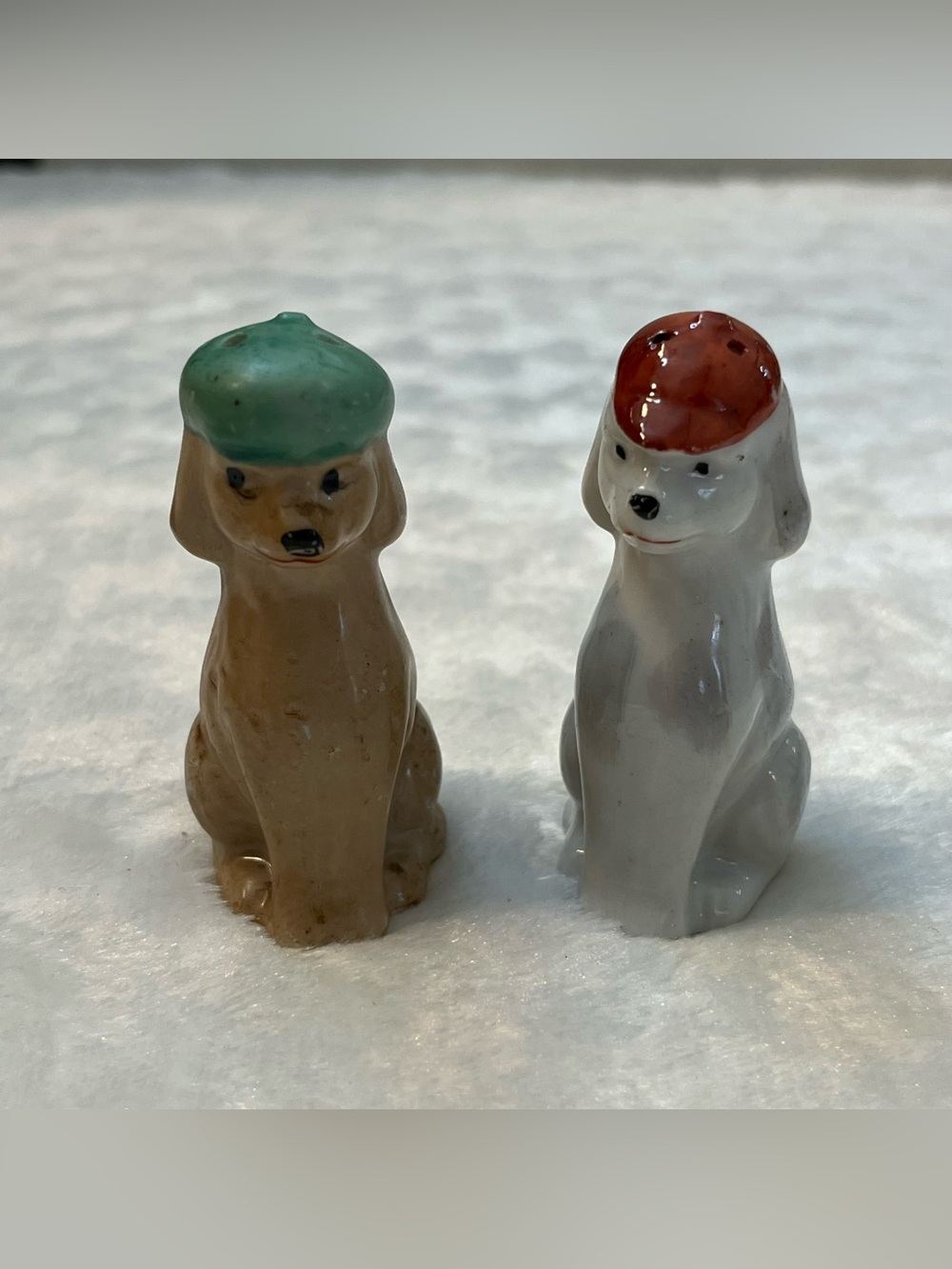 Vintage Dogs Wearing Newsboy Caps Derby Hats Salt Pepper Shakers Japan